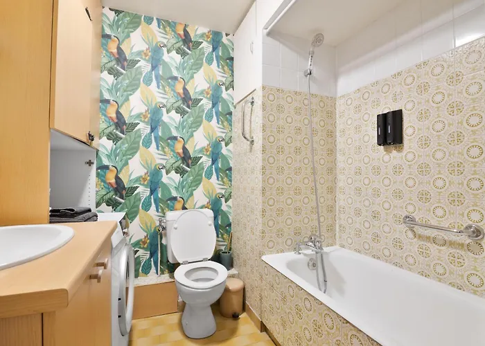 Apartament Republique Jemmapes Free Netflix *